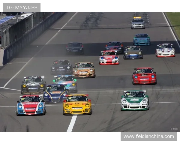 F1赛车队伍展开激烈角逐 新赛季规则变化引发车迷热议