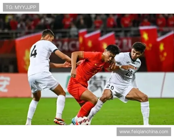 国足主场惊险逆转劲敌全场鏖战九十分钟展现中国足球坚韧精神