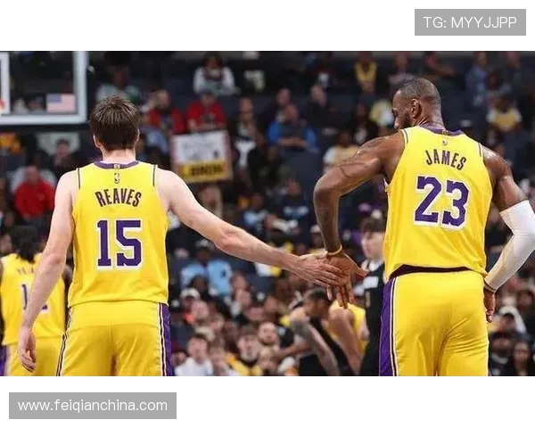 詹姆斯率湖人逆转勇士浓眉砍下三双球队豪取五连胜震撼全场