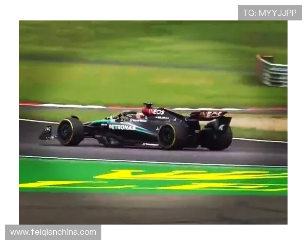 F1赛季激战升级 红牛车队再度夺冠 迈凯伦表现引发车迷热议